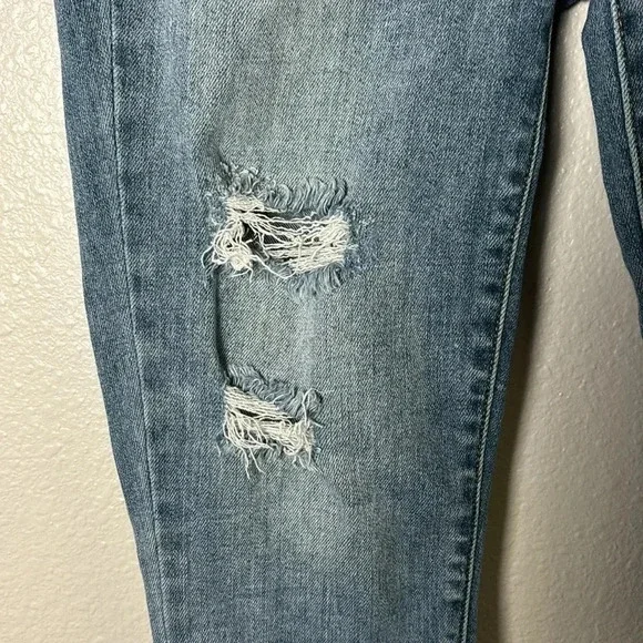 Judy Blue Capri Fit Light Wash Distressed Denim - Picture 5 of 11